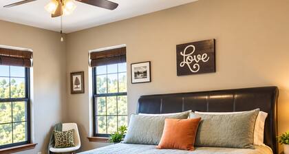 RETREAT NEXT TO FLAT CREEK WINERY, Pool,Billiard Table,Outdoor Kitchen, Fire Pit