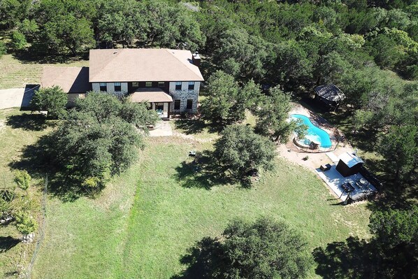 Exterior - RETREAT NEXT TO FLAT CREEK WINERY, Pool,Billiard Table,Outdoor Kitchen, Fire Pit (Marble Falls)