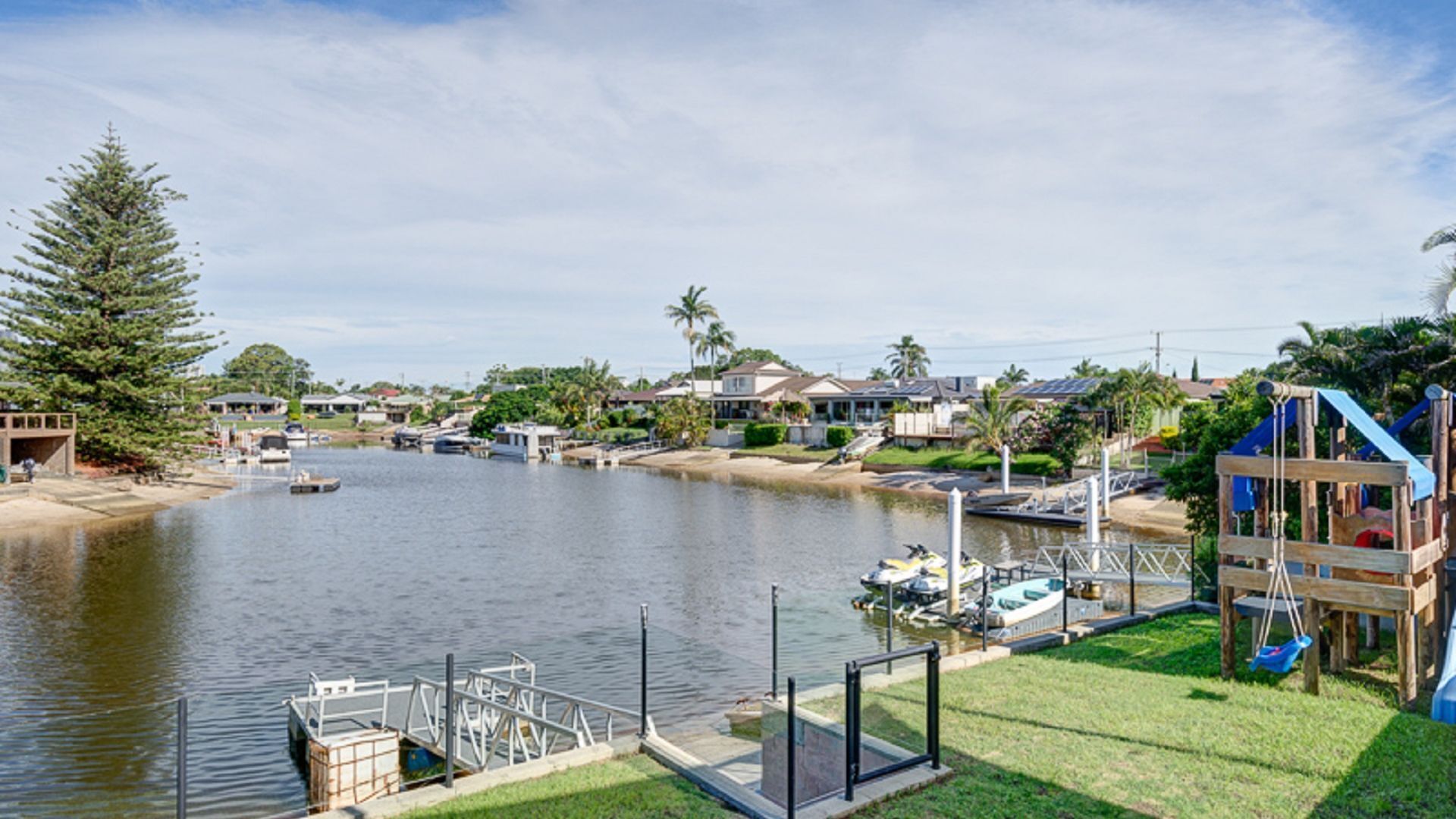 ^^ Waterfront Broadbeach Abode ^^  Child and Pet friendly — image 4