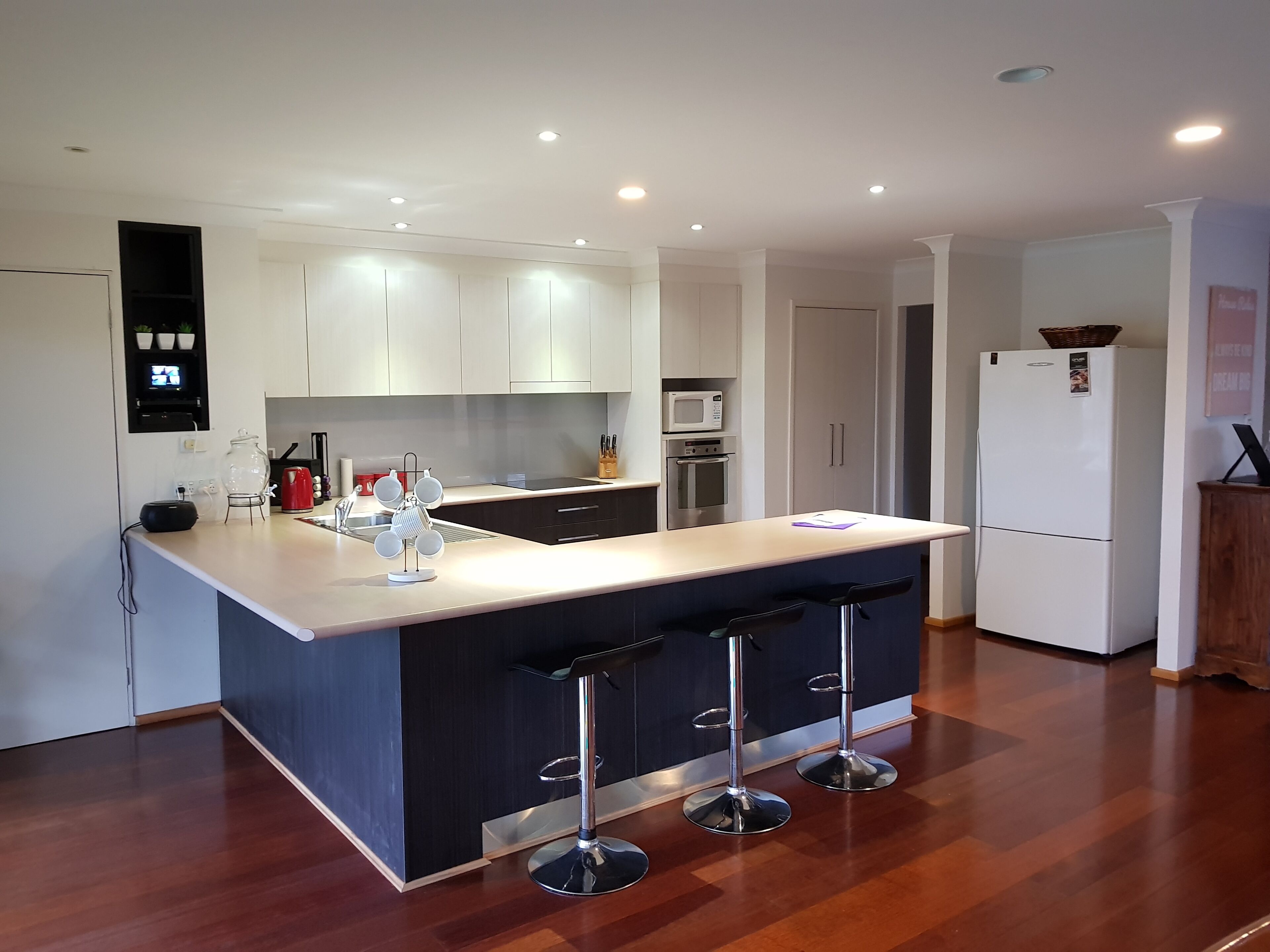 ^^ Waterfront Broadbeach Abode ^^  Child and Pet friendly — image 14