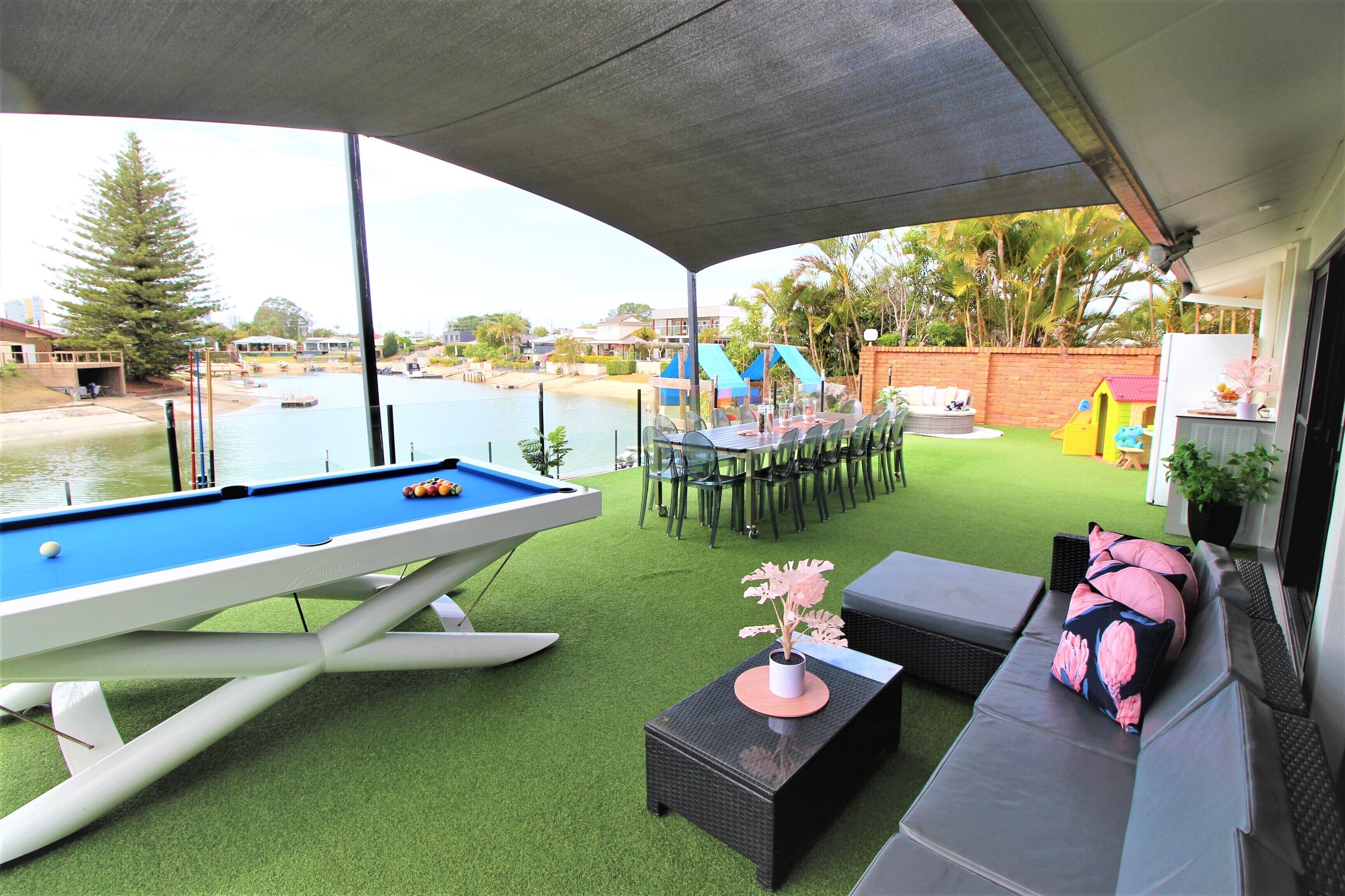 ^^ Waterfront Broadbeach Abode ^^  Child and Pet friendly — image 30