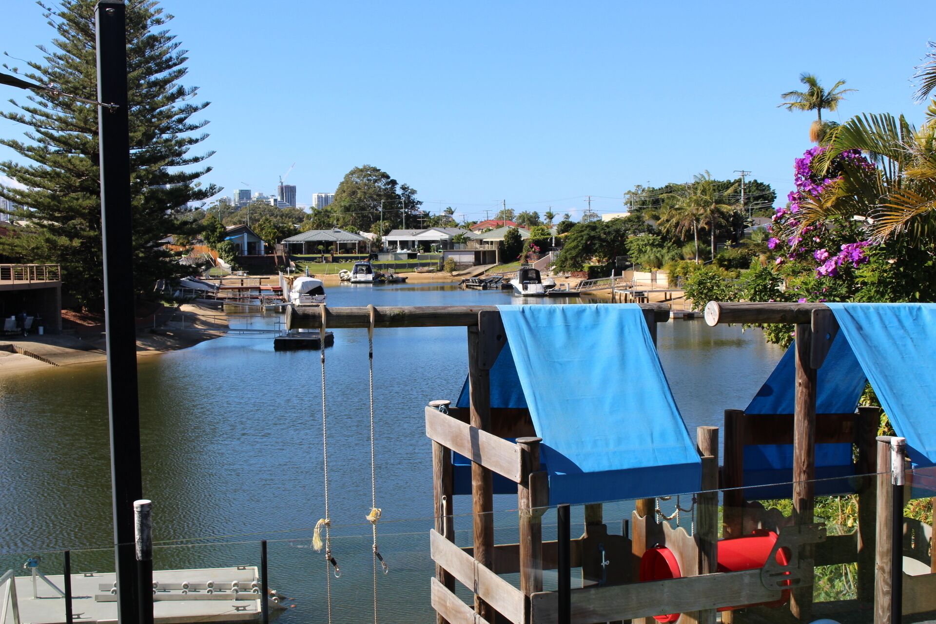 ^^ Waterfront Broadbeach Abode ^^  Child and Pet friendly — image 10
