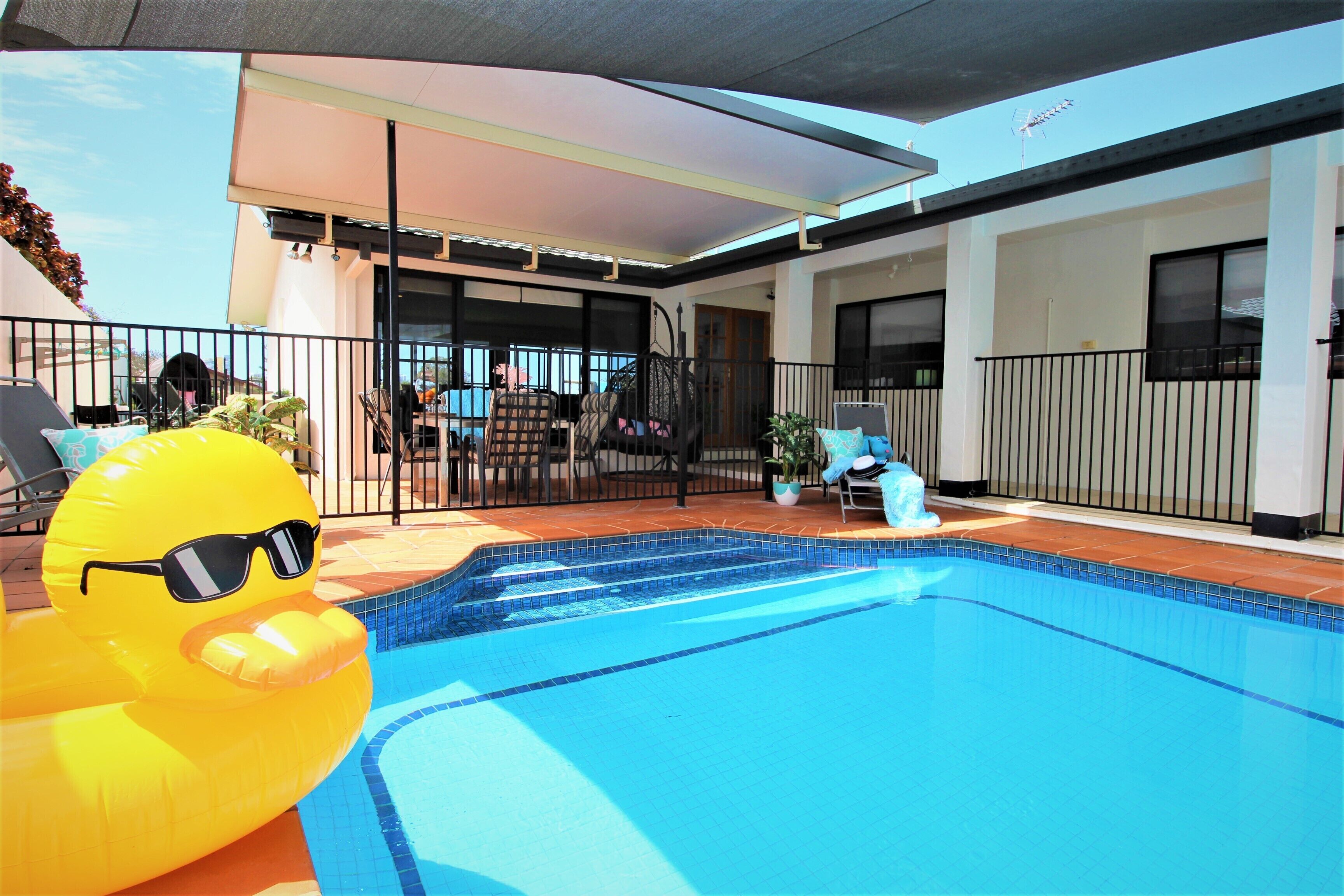 ^^ Waterfront Broadbeach Abode ^^  Child and Pet friendly — image 11