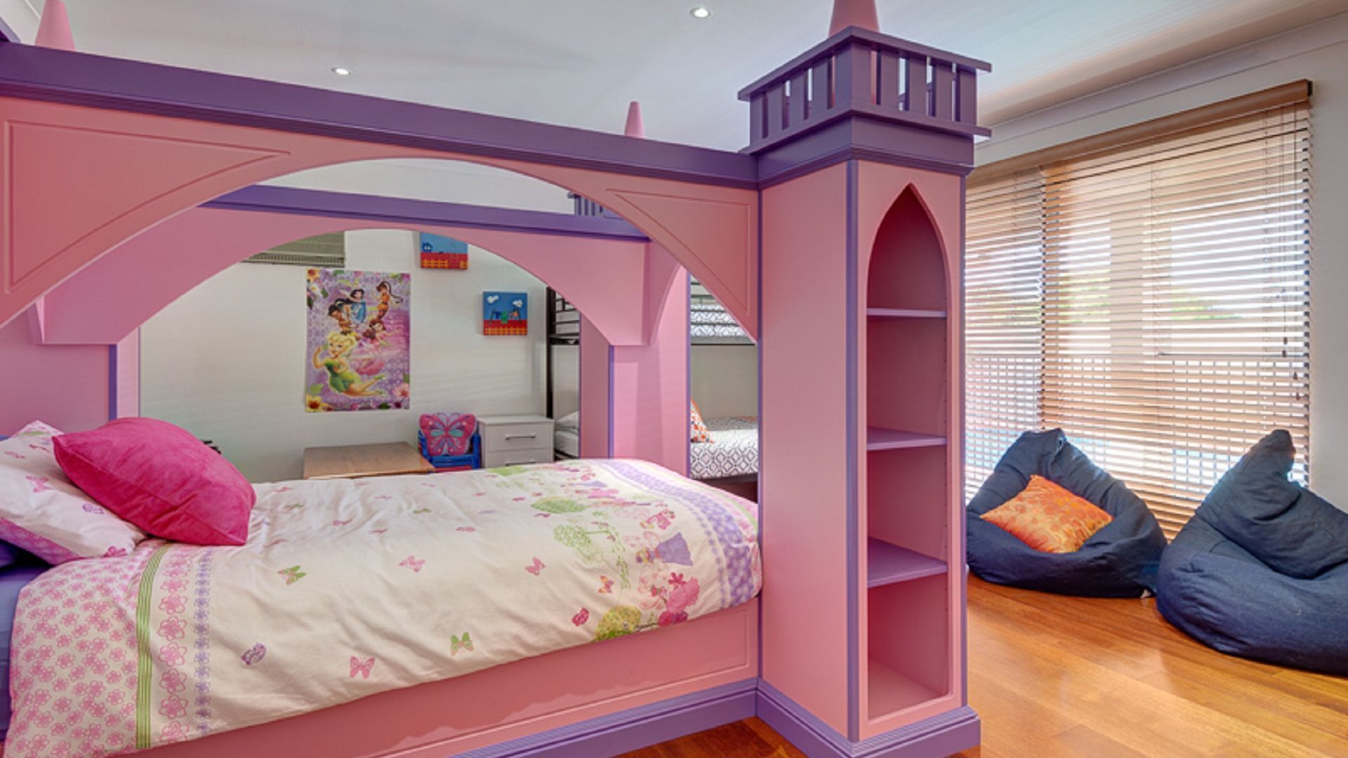 ^^ Waterfront Broadbeach Abode ^^  Child and Pet friendly — image 12