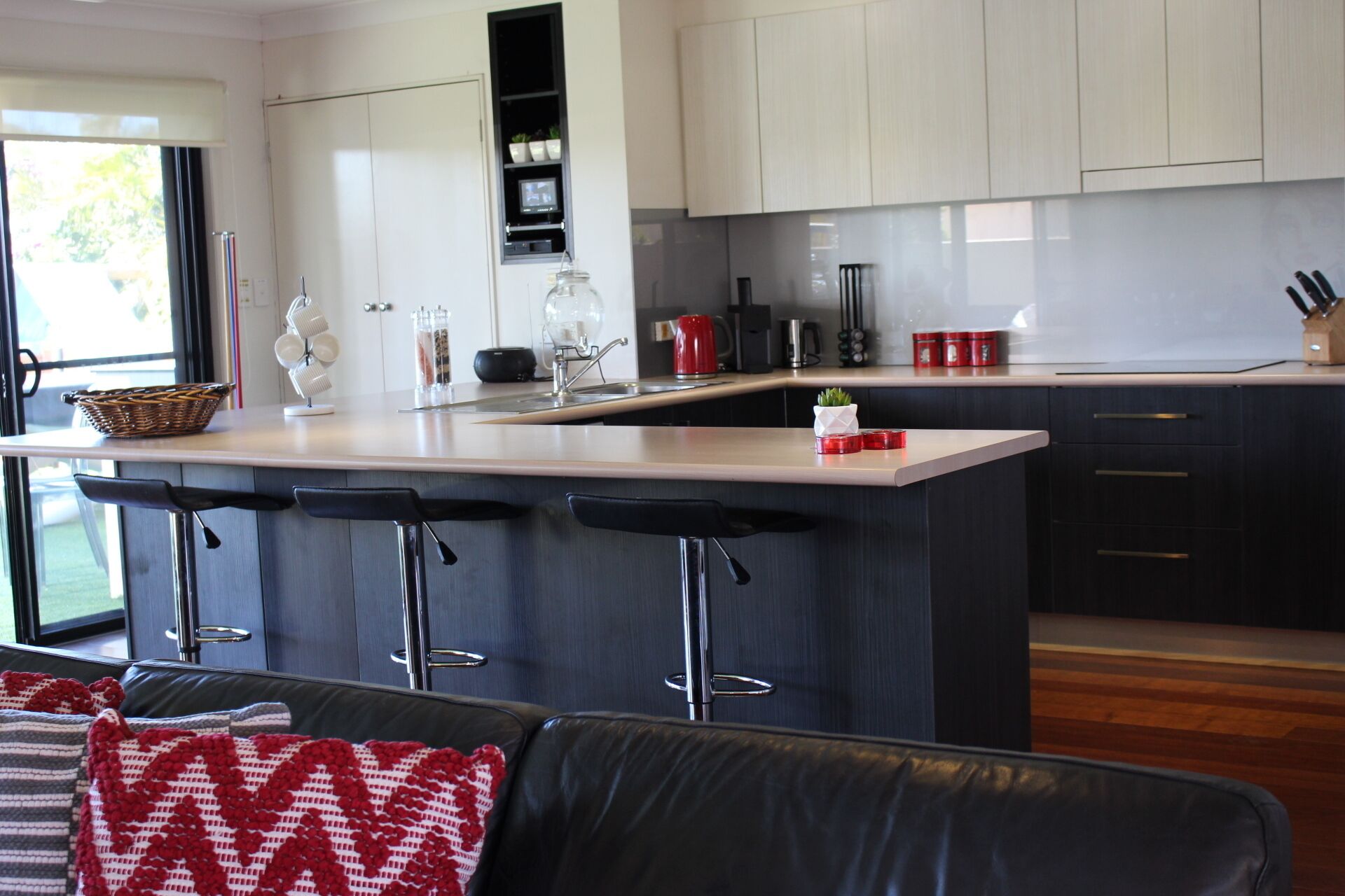 ^^ Waterfront Broadbeach Abode ^^  Child and Pet friendly — image 26