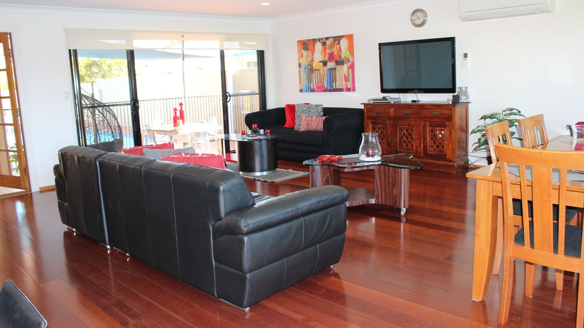 ^^ Waterfront Broadbeach Abode ^^  Child and Pet friendly — image 17