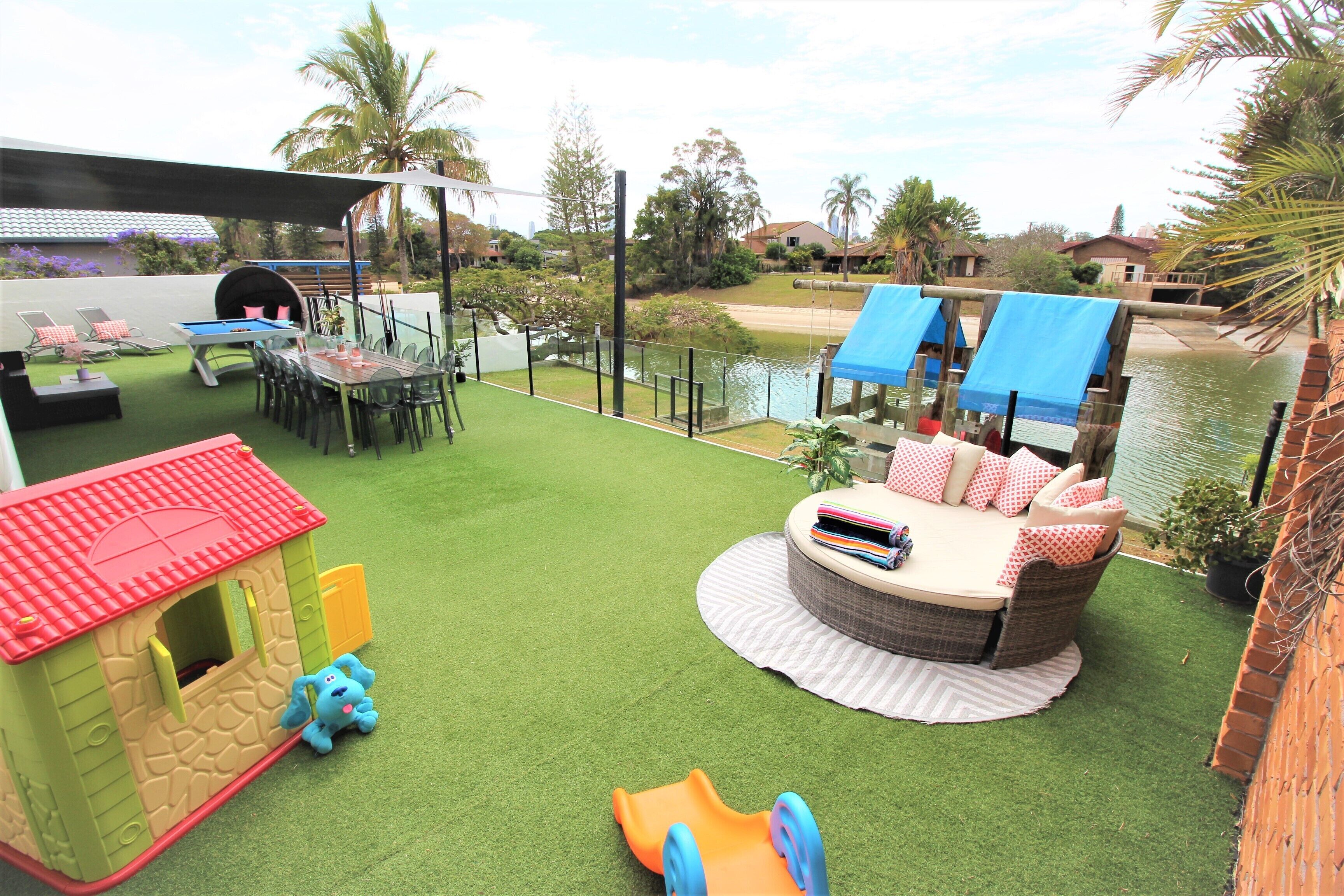 ^^ Waterfront Broadbeach Abode ^^  Child and Pet friendly — image 29