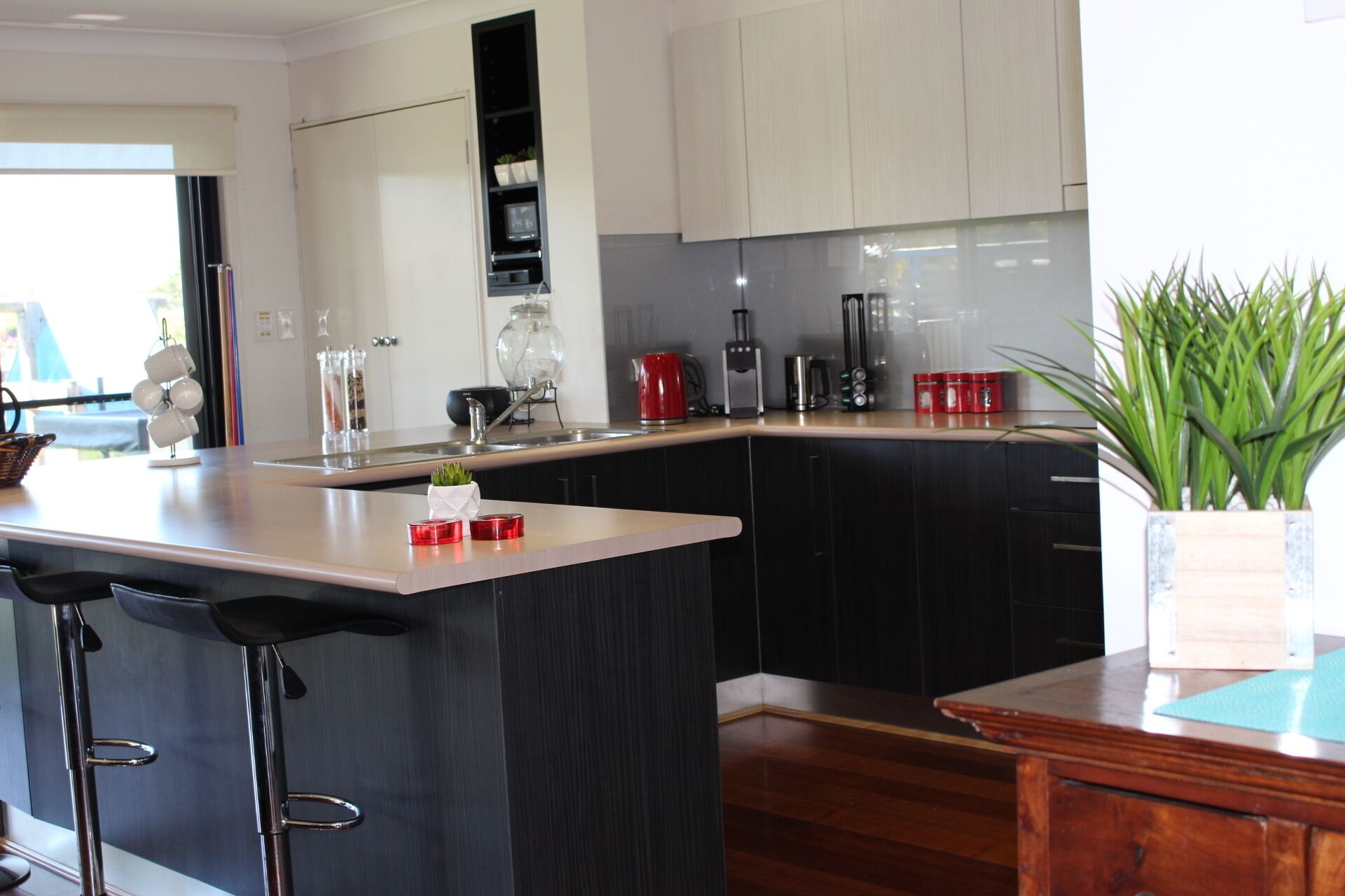 ^^ Waterfront Broadbeach Abode ^^  Child and Pet friendly — image 22