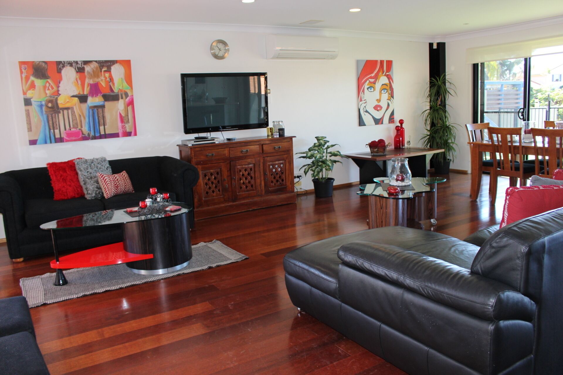 ^^ Waterfront Broadbeach Abode ^^  Child and Pet friendly — image 24