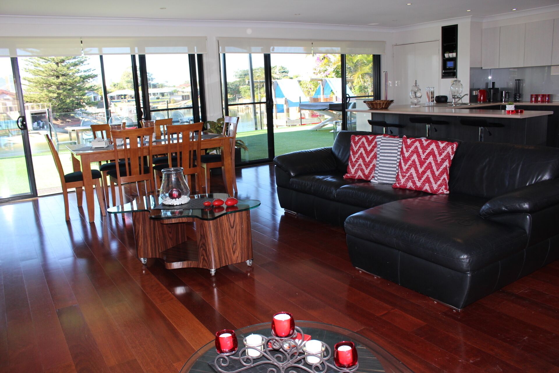 ^^ Waterfront Broadbeach Abode ^^  Child and Pet friendly — image 25