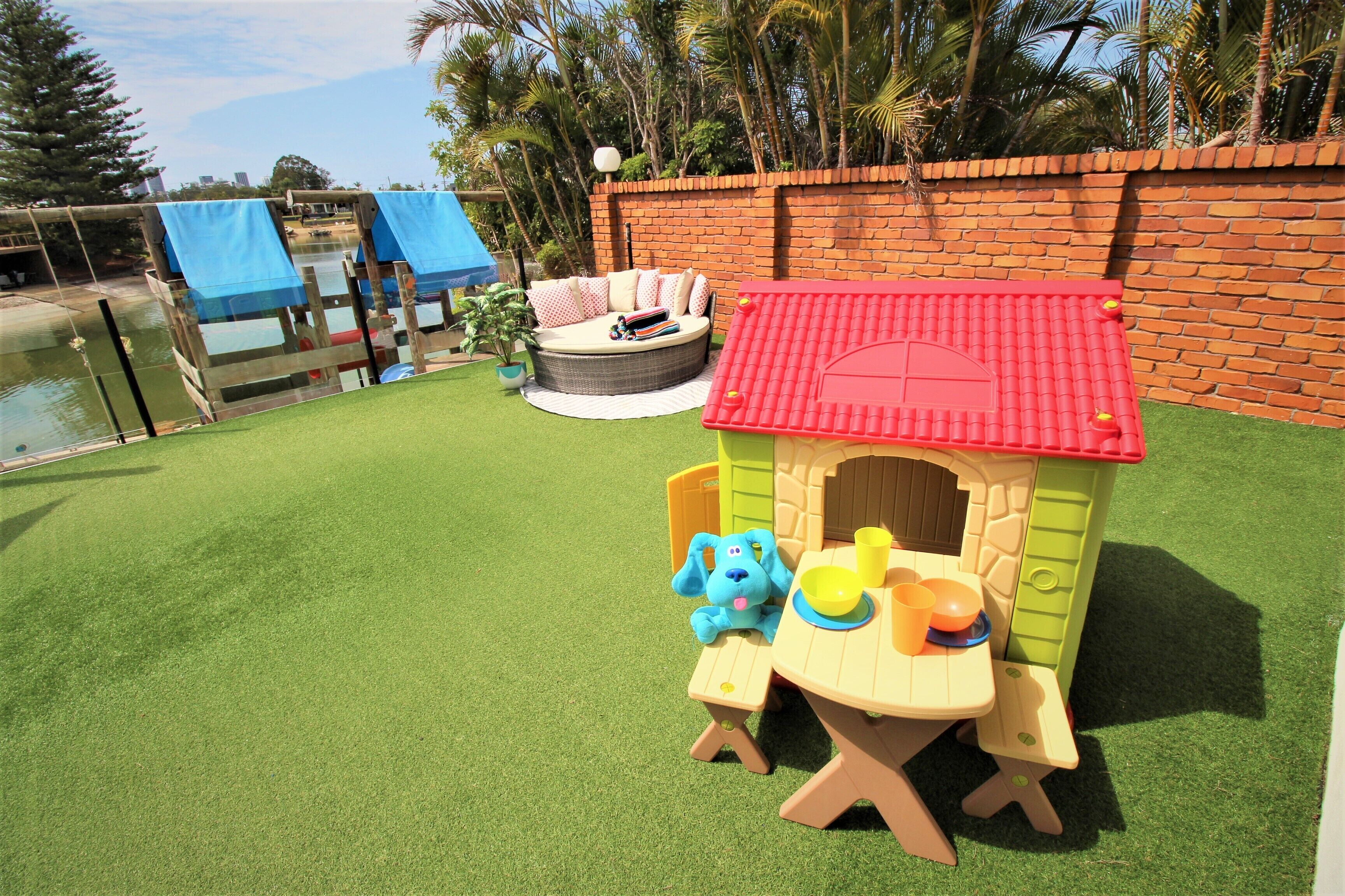 ^^ Waterfront Broadbeach Abode ^^  Child and Pet friendly — image 27