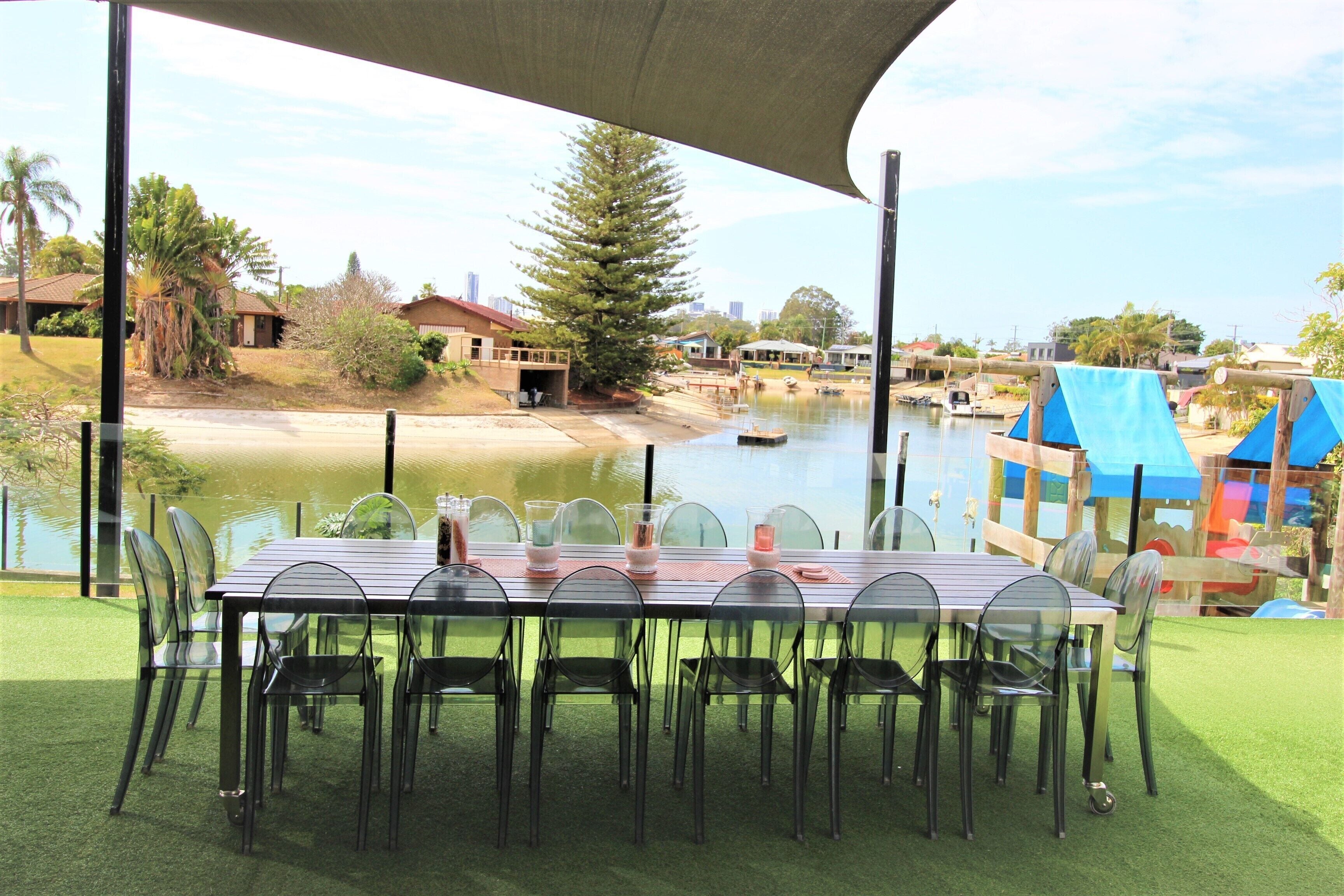 ^^ Waterfront Broadbeach Abode ^^  Child and Pet friendly — image 13