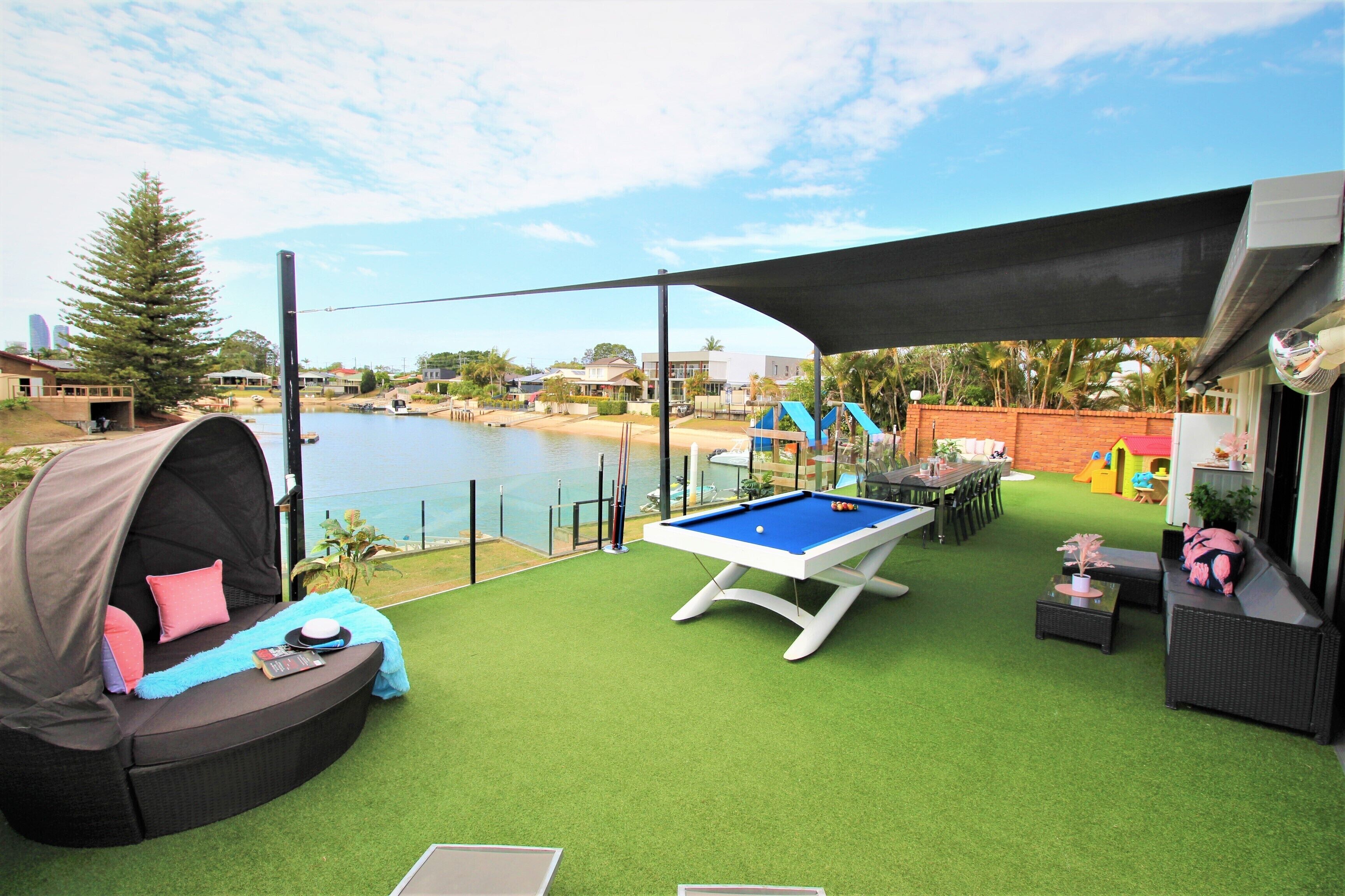 ^^ Waterfront Broadbeach Abode ^^