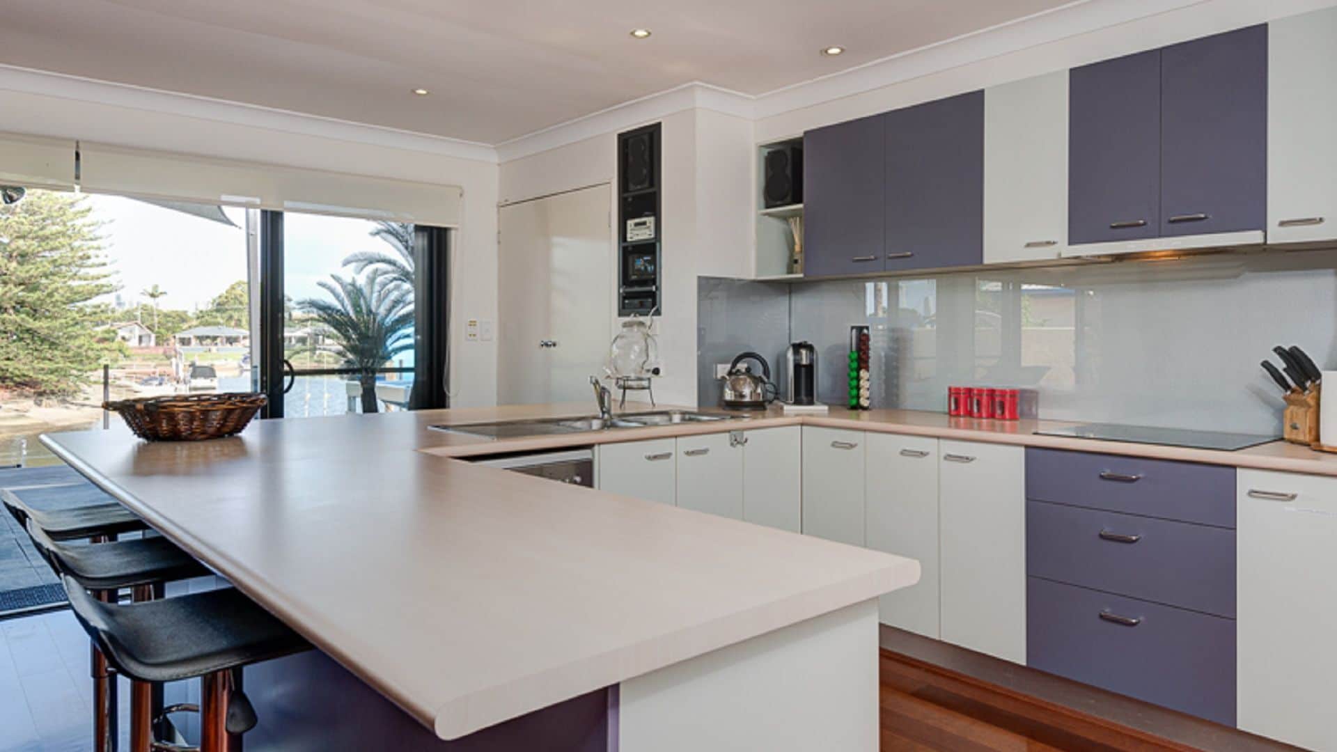 ^^ Waterfront Broadbeach Abode ^^  Child and Pet friendly — image 18