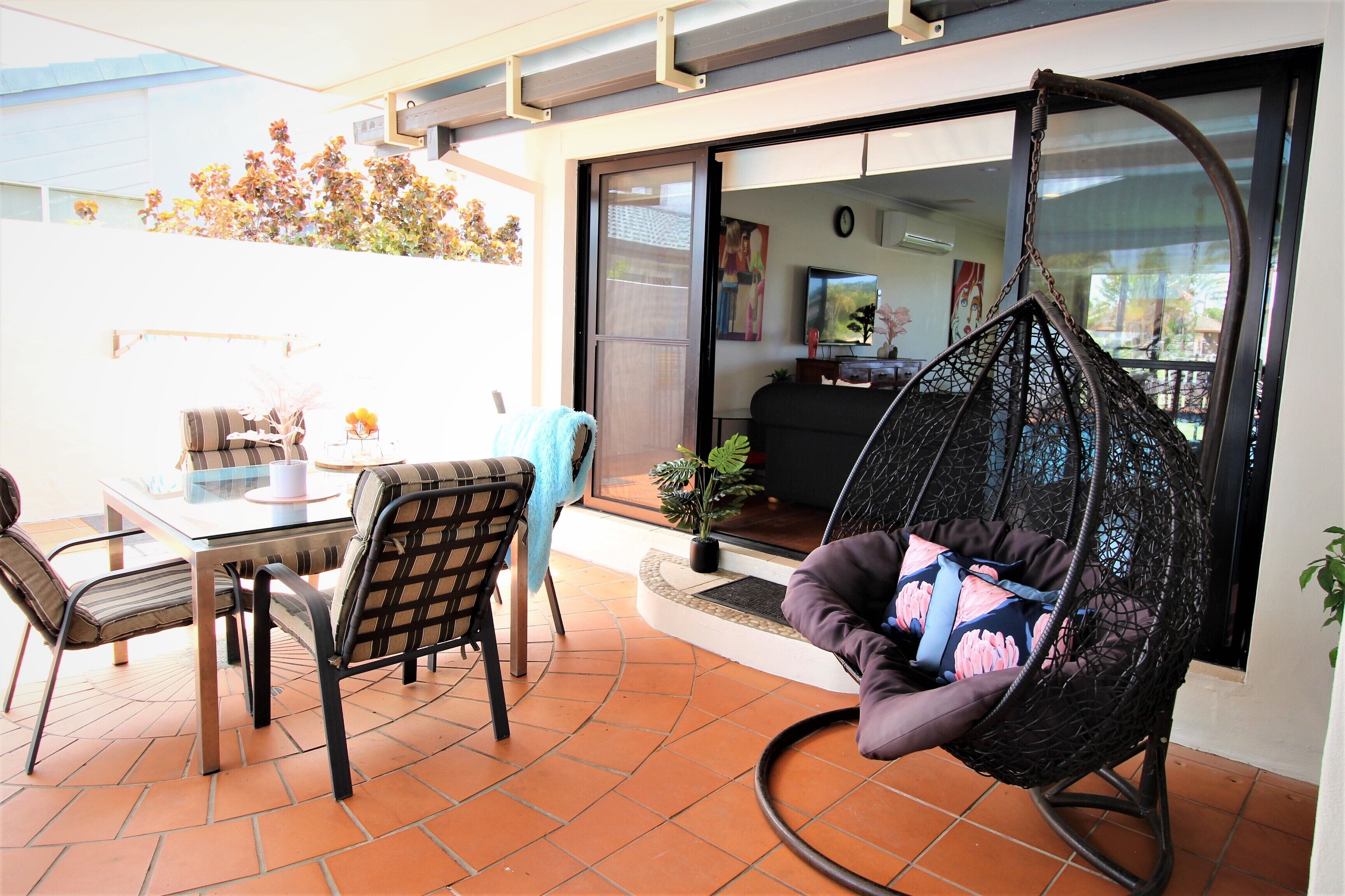 ^^ Waterfront Broadbeach Abode ^^  Child and Pet friendly — image 16