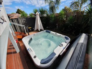 Tina de hidromasaje al aire libre