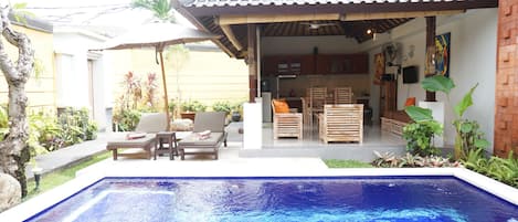 Outdoor pool, pool loungers