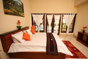 2 bedrooms, in-room safe, iron/ironing board, free WiFi