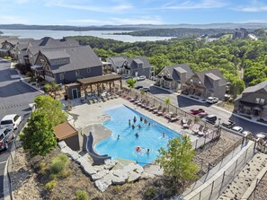 Una piscina techada, una piscina climatizada