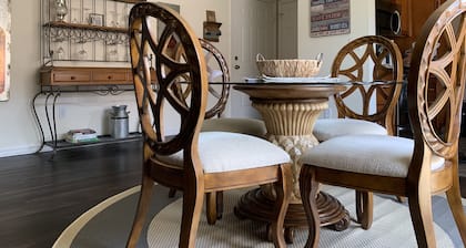 VILLA 2 MASTER SUITES & 2 GOLF CARTS