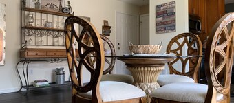 VILLA 2 MASTER SUITES & 2 GOLF CARTS