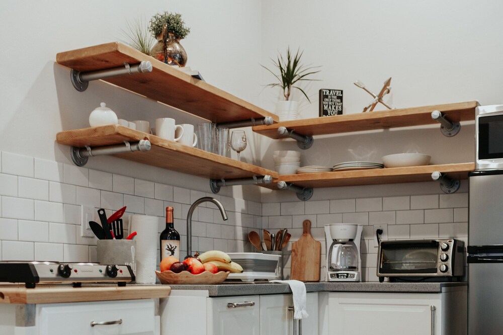 "Urban Retreat" Enjoy a beautiful clean, quiet apartment just for you in SD 🌞