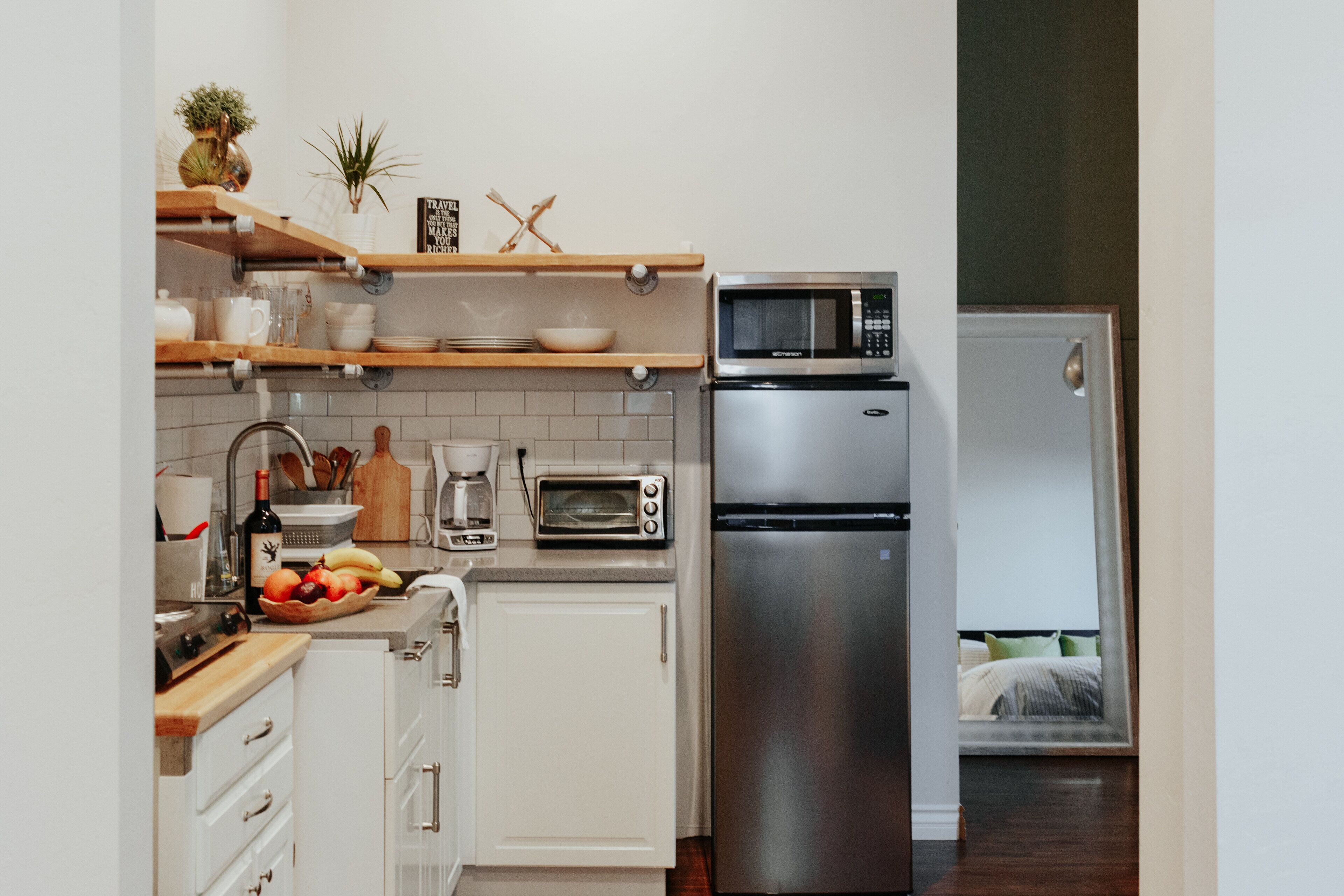 "Urban Retreat"  Enjoy a beautiful clean, quiet apartment just for you in SD 🌞