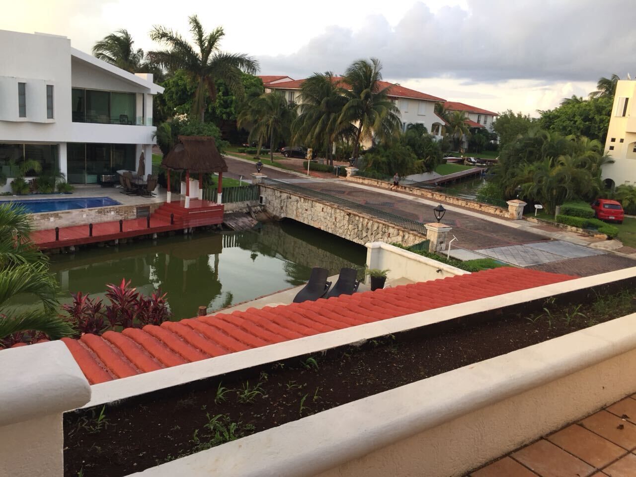 RENTO LINDA Y AMPLIA CASA EN EXCLUSIVA ZONA DE CANCUN