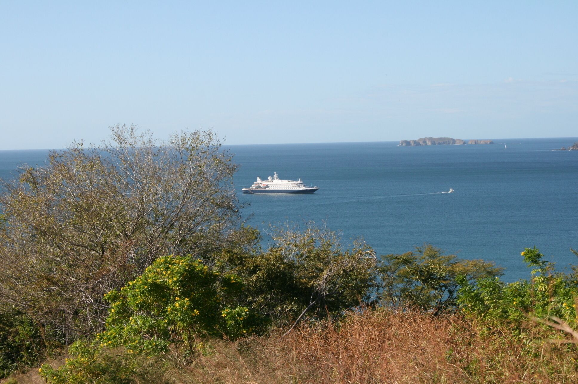 Villas Casa Loma - Suite 204: Tropical Villa with Pools and Spectacular Views