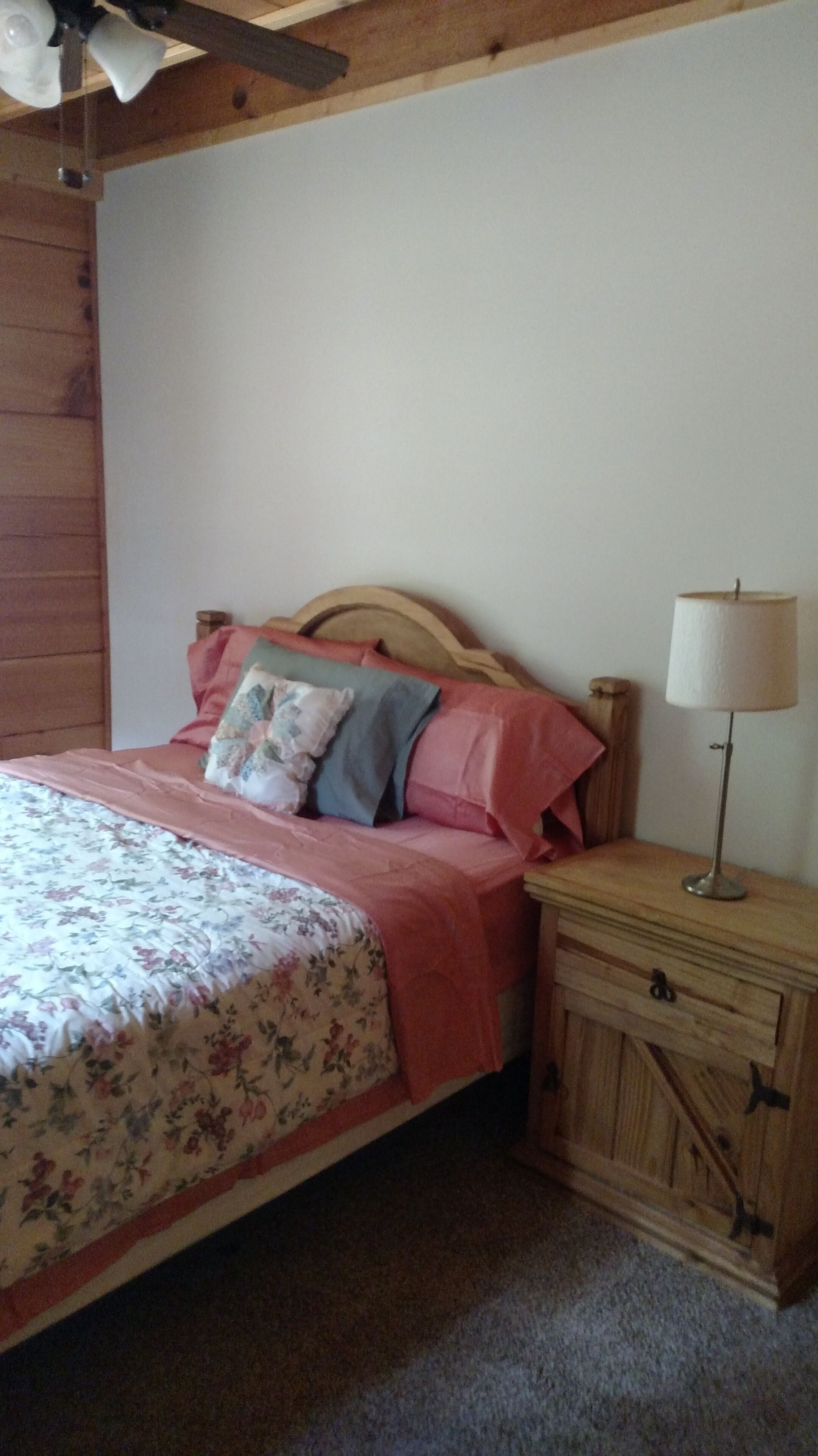 Quiet Mountain Cabin Ideally Situated on 10 private wooded acres, Murphy, NC