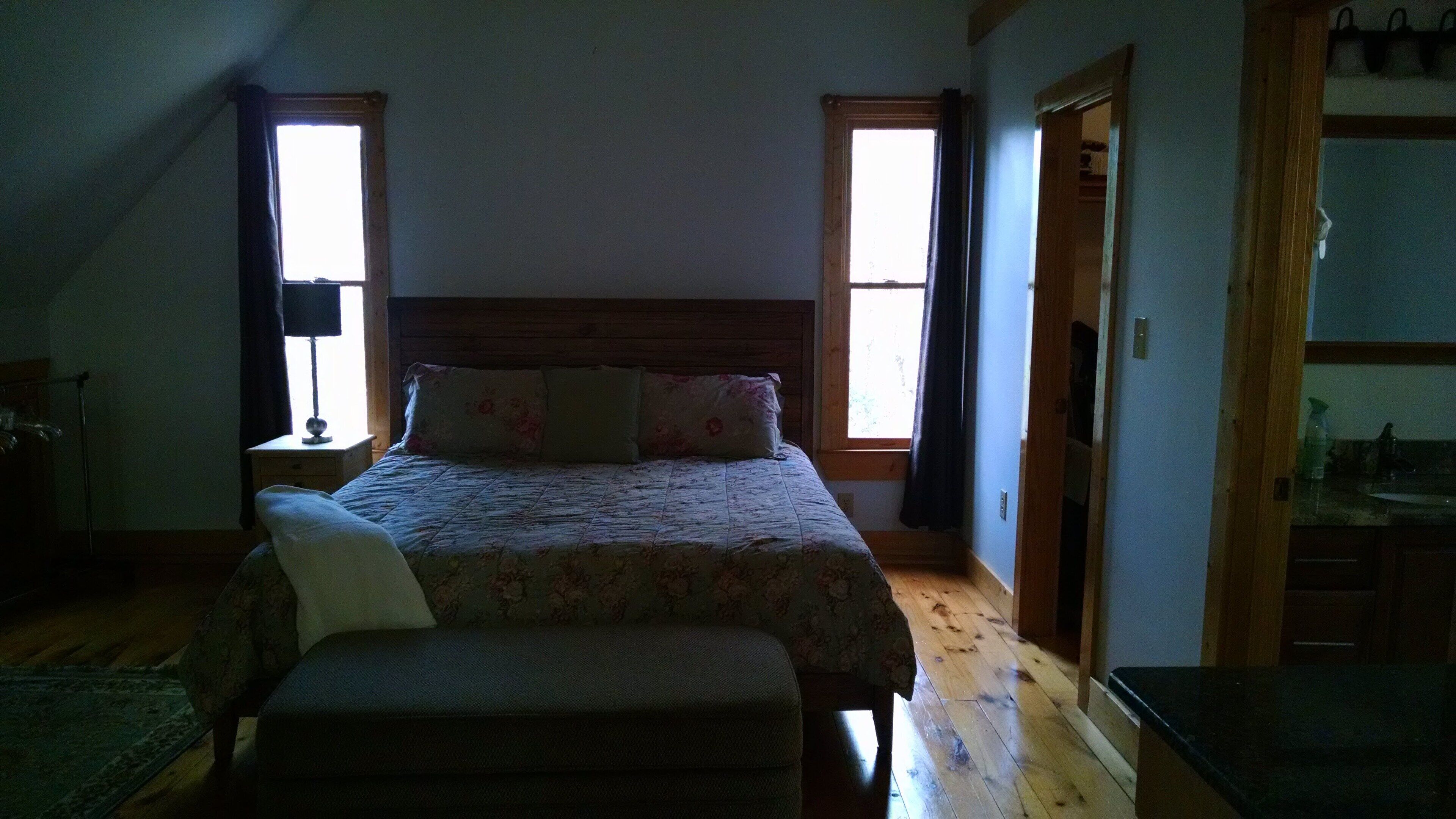 Quiet Mountain Cabin Ideally Situated on 10 private wooded acres, Murphy, NC