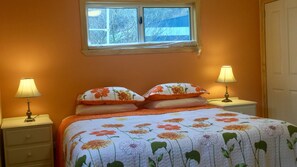 3 bedrooms, desk, iron/ironing board, free WiFi