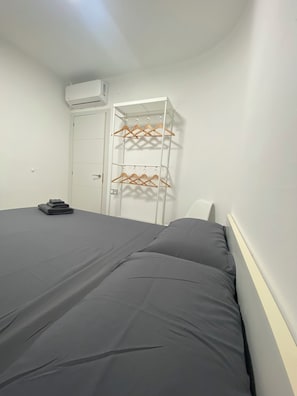 3 bedrooms, iron/ironing board, free WiFi, bed sheets - LARGE SALOU APARTMENT (Salou)
