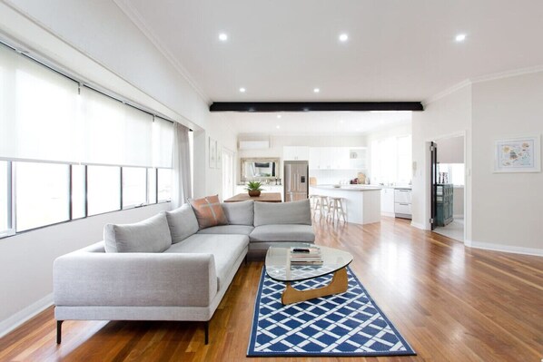 TV - Hidden Treasure - Fremantle CBD (Fremantle)