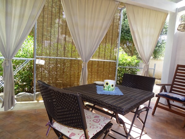 Outdoor dining - Case Punta Monaco - Exceptional studio immersed in nature (Mandarin). (San Vito Lo Capo)