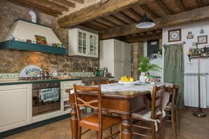 Fridge, microwave, oven, stovetop - Luxurious Agriturismo Agriturismo Terme Bagni San Filippo Val d'Orcia.  (Castiglione d'Orcia)
