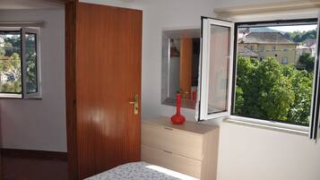 1 bedroom, soundproofing, iron/ironing board, WiFi