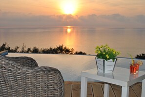 Property grounds - Villa with pool and garden for exclusive use (Corsano)