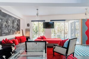 1 bedroom, iron/ironing board, travel crib, free WiFi - Central Apt Private Balcony & Rooftop Access - CT1 (Athina)
