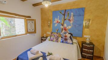 2 makuuhuonetta, silitysrauta/-lauta, vauvan matkasänky, ilmainen Wi-Fi