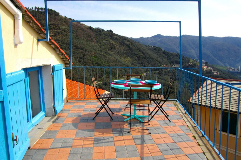 A nest close to Cinque Terre, wonderful terrace with stunning view