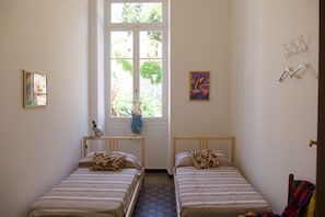 3 Schlafzimmer, Schreibtisch, Bügeleisen/Bügelbrett, WLAN