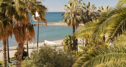 Magnificent seafront apartment in historic building, Oneglia, riviera dei fior