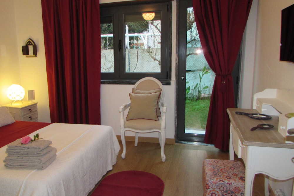 Room / Suite in detached villa
