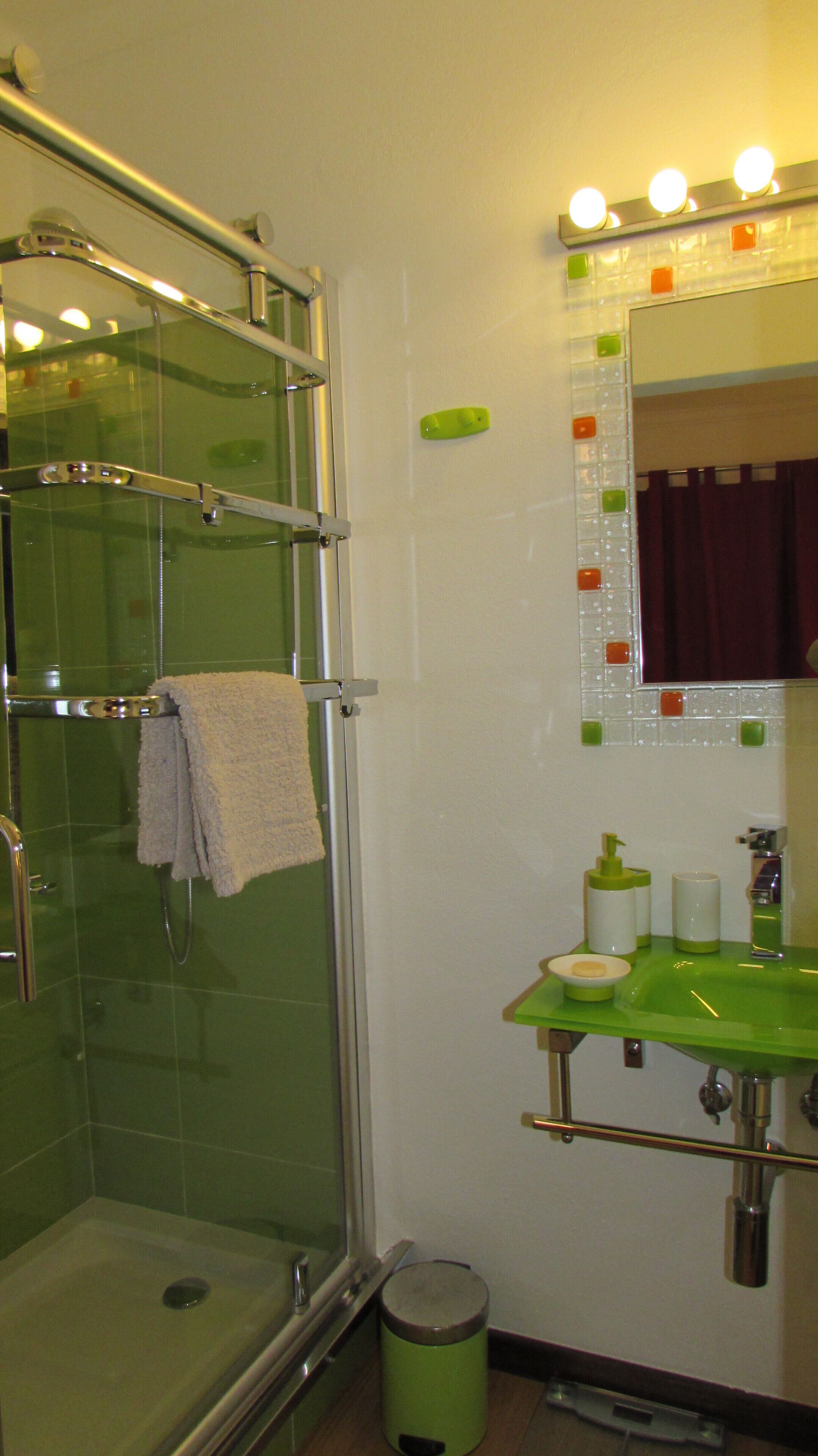 Room / Suite in detached villa