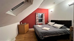 2 soverom, strykejern/-brett, reiseseng for barn og wi-fi (inkludert)