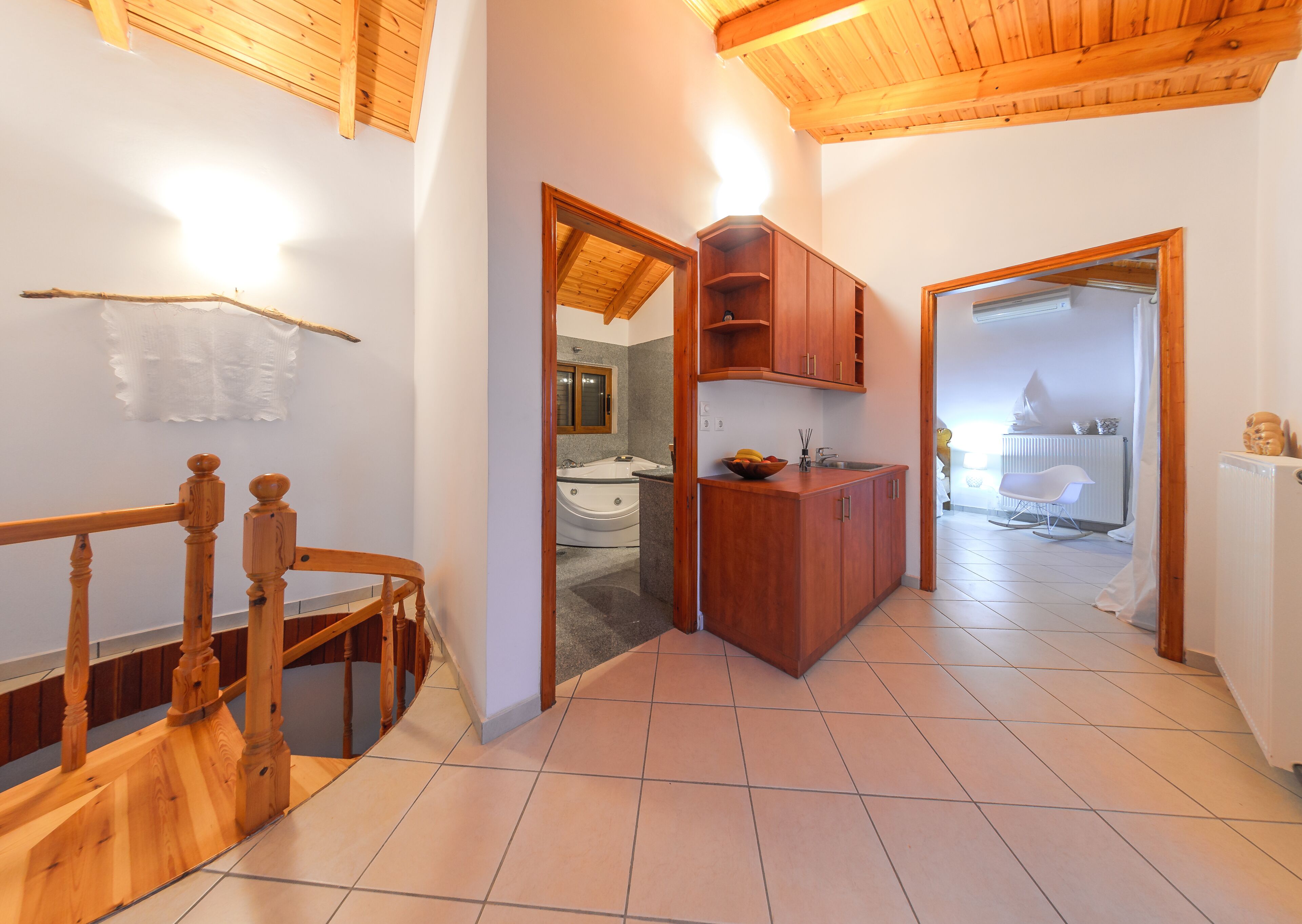 4 bedroom villaBeautiful  up to 4 people with A/C on the sea front