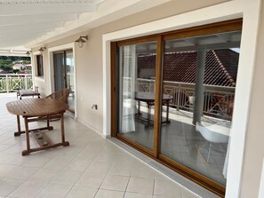 Outdoor dining - Villa Eleni-2nd Floor Maisonette with Ocean panorama terrace for up to 4 people (Zakynthos)