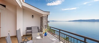 Villa Arca Adriatica****Sea View Apartment Gajeta