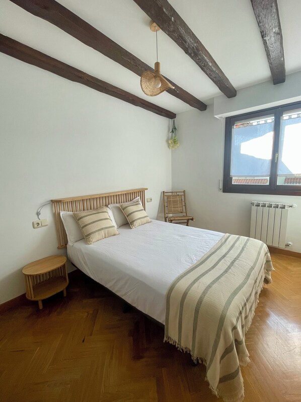 4 bedrooms, iron/ironing board, travel cot, free WiFi